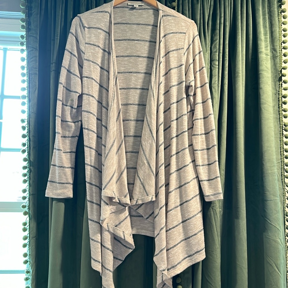 AE Long Sleeved Shall Sweater Cardigan